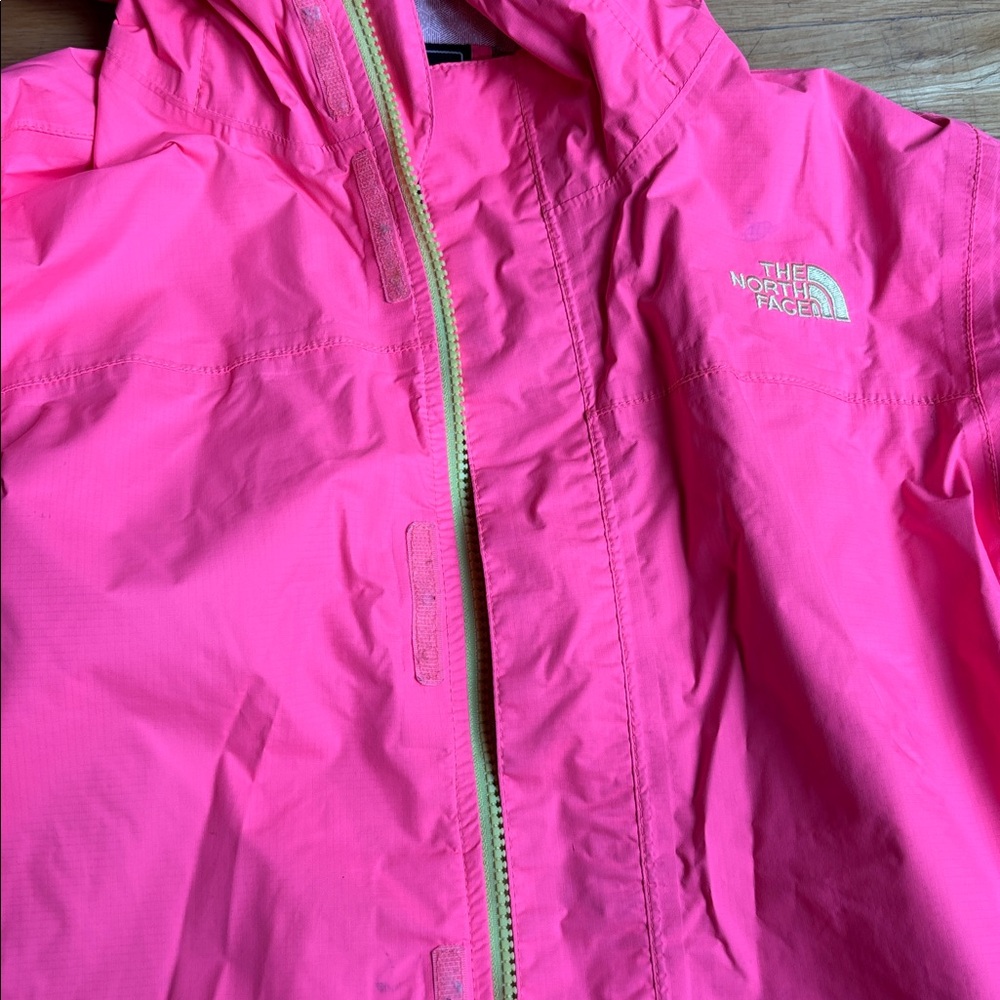 The North Face Kids Bright Pink Raincoat - Picture 9 of 10